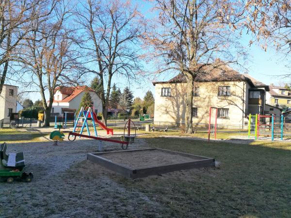 husova
